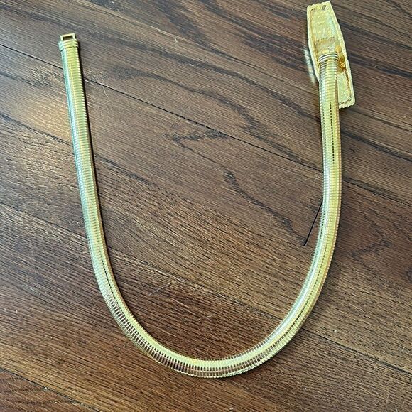 Vintage 80s shiny gold serpentine belt with unique‎ rectangular buckle main image 6